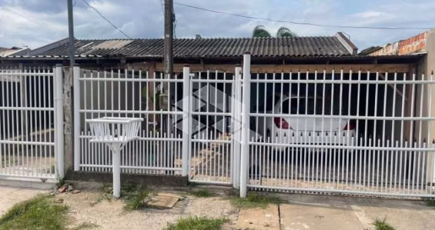 Casa 2 dormitórios, com amplo pátio nos fundos, fácil acesso a Freeway