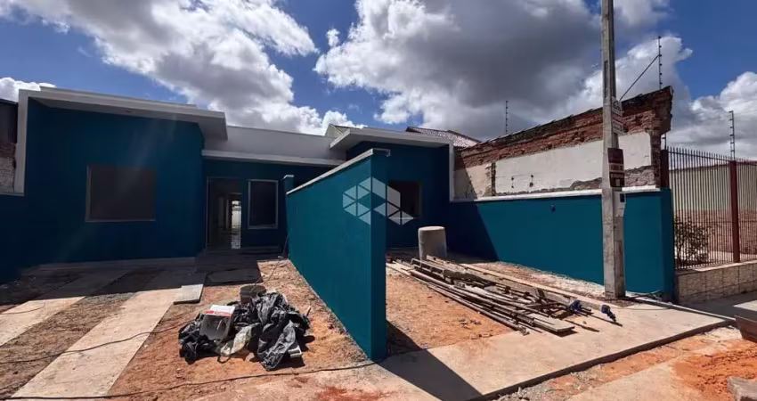 CASA COM 3 QUARTOS E 1 BANHEIRO, COM 2 VAGAS DE GARAGEM