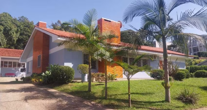 Casa à venda com 3 dormitórios e 3 vagas no condomínio Altos da Alegria em Guaíba