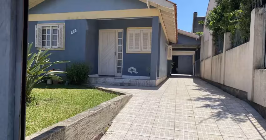Casa à venda no bairro Jardim dos Lagos, 3 dormitórios, -1suíte- sala, sala de estar, jantar, cozinha e banheiro.