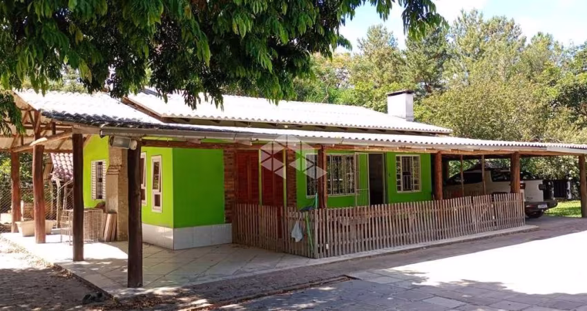 Sítio à venda no Parque Eldorado, com casa de 2 quartos, garagem coberta e outras benfeitorias
