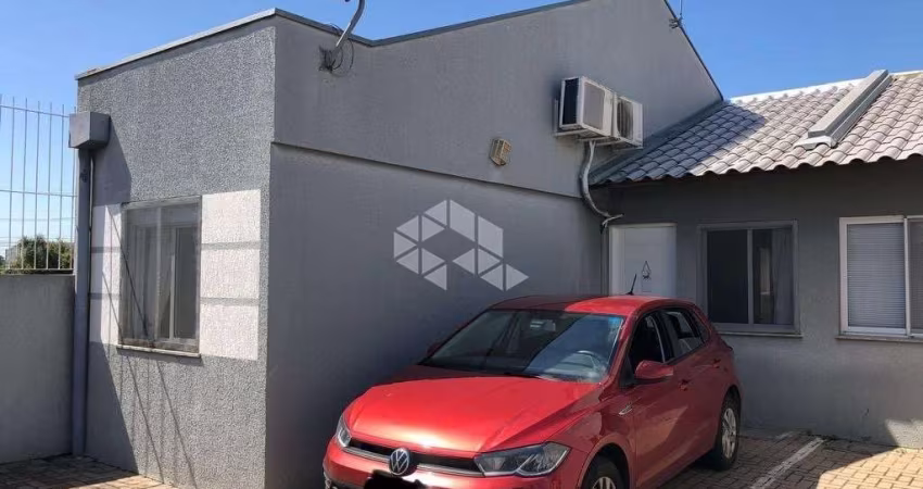 Casa de Condomínio com 2 Quartos e 1 banheiro à Venda, Jardim Iolanda
