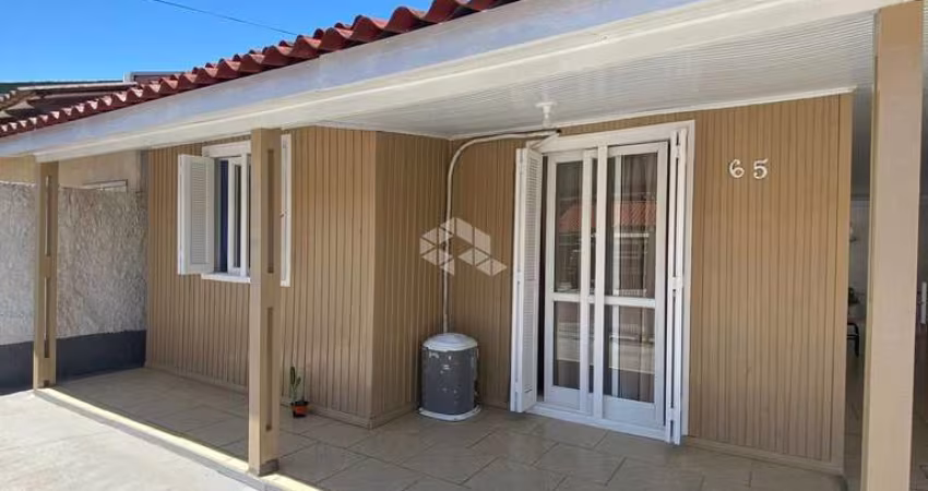 Casa à venda com 02 dormitórios e 02 vagas cobertas, no bairro Jardim dos Lagos.