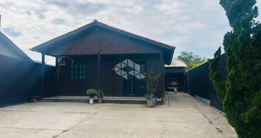 Casa à venda no bairro Parque Florída, Guaíba. 2 dormitorios, sala cozinha e banheiro.Quiosque em alvenaria.