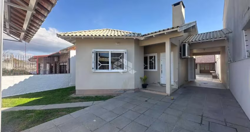 Casa à venda com 4 quartos, 2 vagas no centro de guaíba