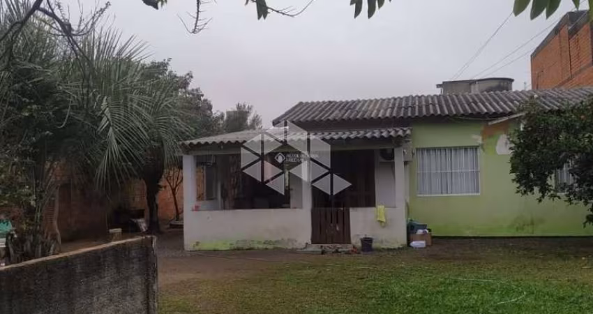 Casa no bairro Mathias Velho com 3 dormitórios e piscina