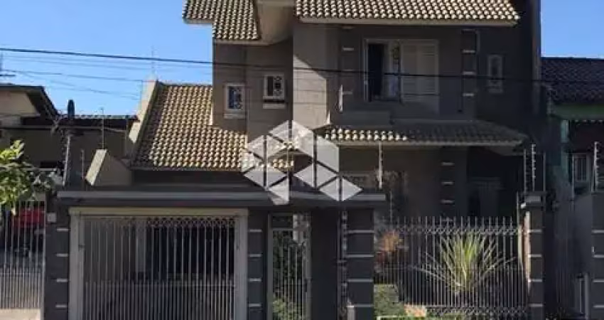 CASA/SOBRADO, COM 3 DORMITÓRIOS, 1 SUÍTE, PISCINA TÉRMICA E PÁTIO, MOINHOS DE VENTO, CANOAS. Aceita FGTS e pode ser  financiada.