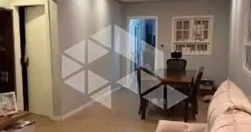 casa térrea, reformada, 2 dormitórios, 2 banheiros, 2 vagas de garagem cobertas, Olaria/ Canoas