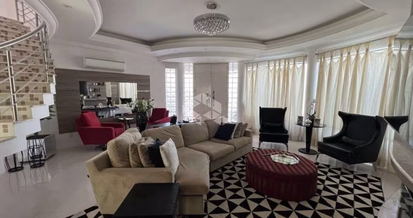 Casa de 359m², com 3 quartos/suítes, 5 banheiros e 4 vagas no bairro Marechal Rondon..
