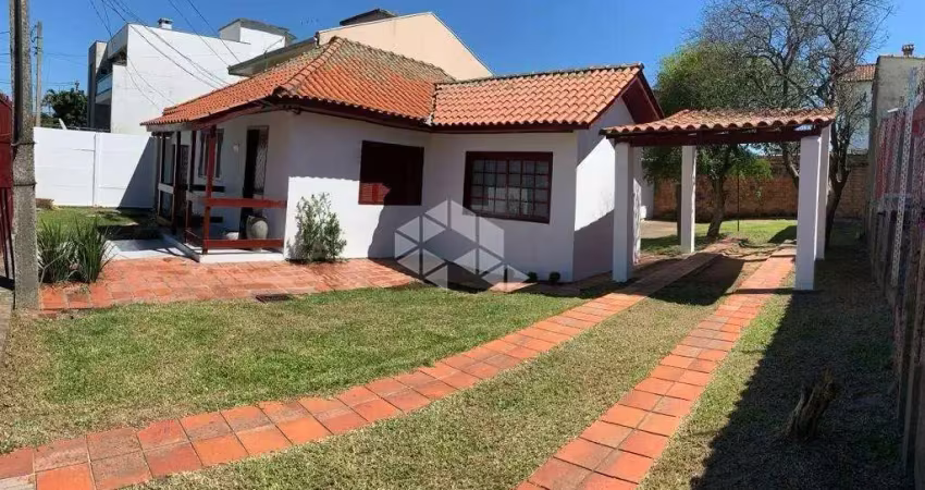 Casa, 80 m² de área privativa, composto de 3 dormitórios, sala de estar, cozinha, lavanderia, 2 vagas