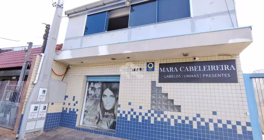 Sobrado com Loja comercial e residencia com 3 dormitorios nos fundos na Av. A j renner.