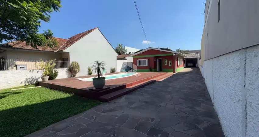 Casa no Centro de Esteio/RS com 3 dormitórios piscina e pátio privativo.