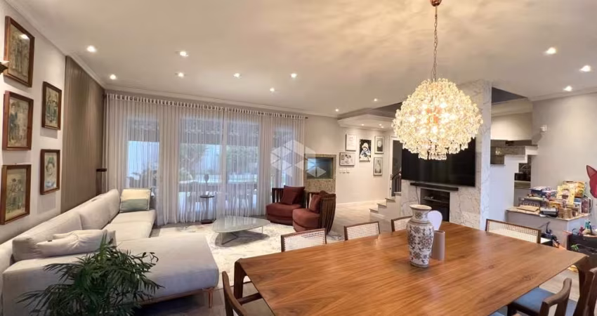 Casa Sobrado com 200m² área privativa 3 suites, 2 vagas cobertas, Bairro Moinhos de Vento