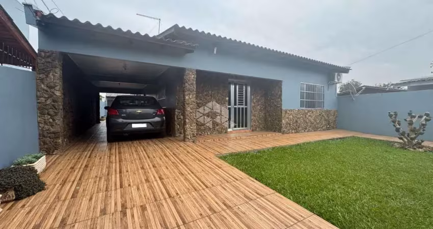 Casa à venda no bairro Harmonia - 2 dormitórios, piscina e espaço gourmet completo