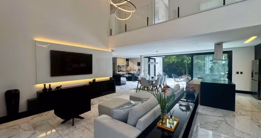 Casa em condominio com 3 suites em Cachoeirinha/RS