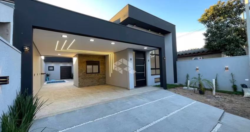 Casa térrea, 3 suítes, espaço gourmet com churrasqueira e piscina, 4 vagas de garagem. Sapucaia do Sul