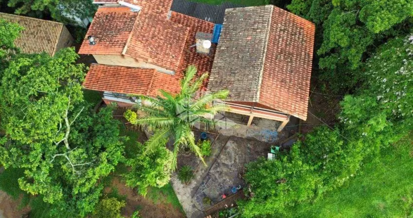 Duas casas de tijolo à vista em um terreno de 1200m² na hípica