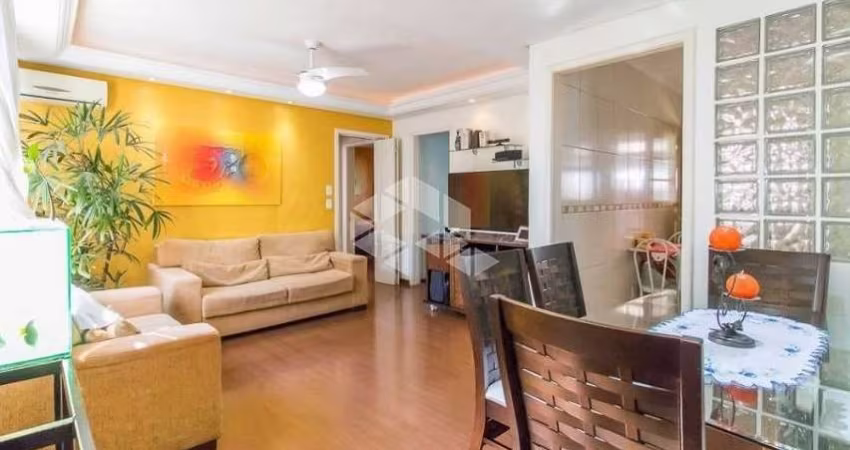 Apartamento de 2 quartos com dependência e garagem no Auxiliadora próximo a Carlos Gomes, Anita Garibaldi, Plínio Brasil Milano e 24 de Outubro