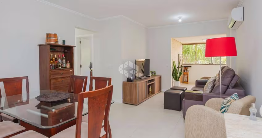 Apartamento de 3 dormitórios com ampla varanda e vaga dupla de garagem no bairro Petrópolis