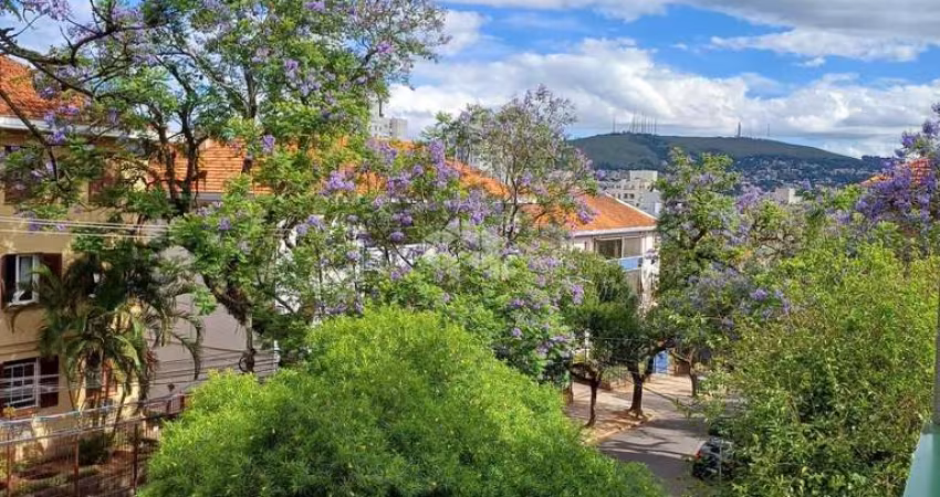 Apartamento de 3 dormitórios, possibilidade do 4º, com garagem no Bairro Petrópolis próximo a Av. Protásio Alves e Bourbon Ipiranga