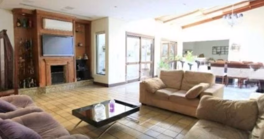 Casa à venda , com 4 dormitórios (4 suítes), 2 vagas, no Bairro Santana, zona Leste de PORTO ALEGRE/RS.