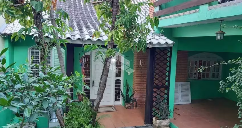 Casa 03 dormitorios - 1 suite - 4 vagas - Parque Santa Fé