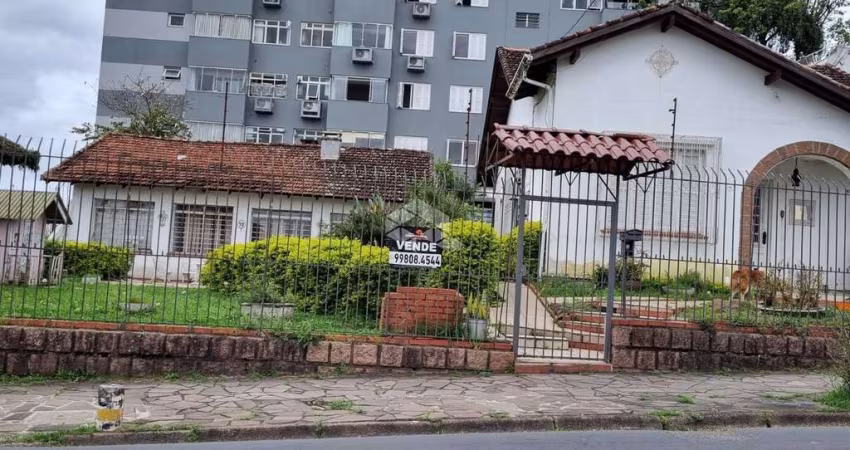 Casa de esquina, à venda, 4 quartos, piscina, jardim, no Bairro Aparício Borges, Porto Alegre/RS