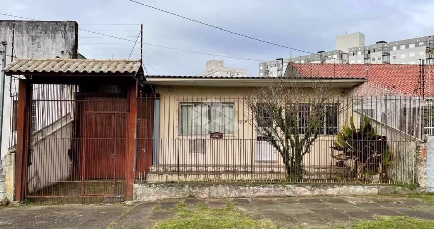 Casa Térrea no Sarandi com pátio bem amplo. Terreno de 10x30