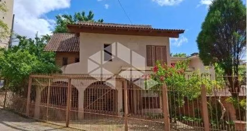 Casa à venda, terreno de esquina, pátio grande, piscina, Rua da Graça, zona norte, Porto Alegre