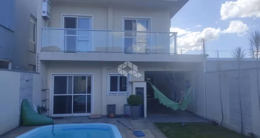 Casa/sobrado à venda, com piscina, lareira, 2 vagas cobertas, 3 quartos em Eldorado do Sul/RS