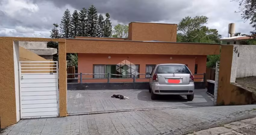 Ótima casa em condomínio com 3 suites, 3 vagas e 220m² para vender por 1.350.000