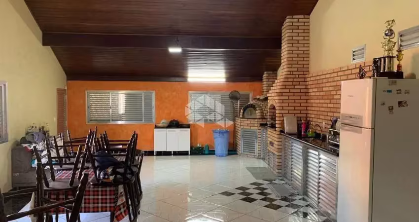 Casa à venda, com 4 suítes, 5 vagas, salão de festas, para vender por de r$1.100.000.