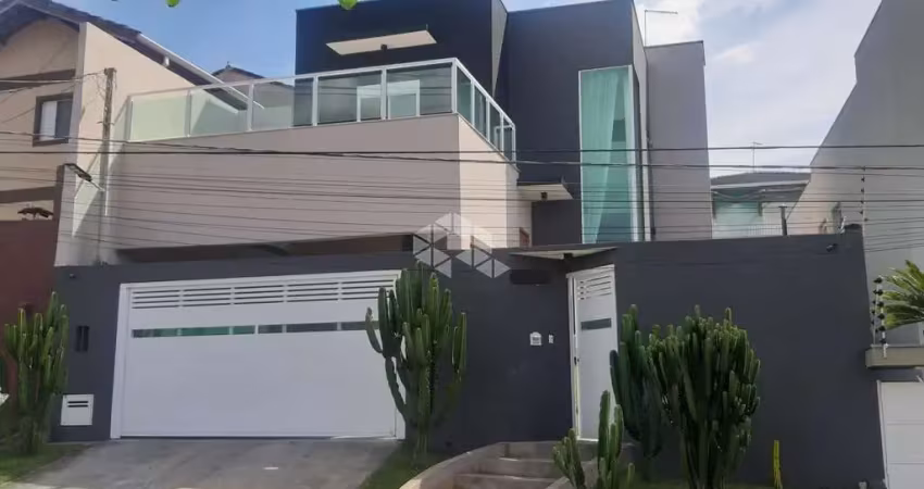 Linda casa com vista para pedra grande, 200m² construídos, 3 suítes, para vender por r$ 1.300.000,00!