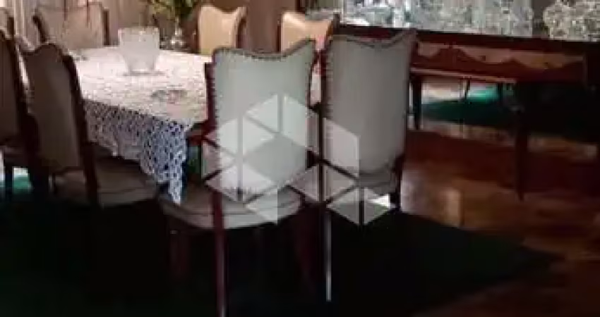 ? casa ampla com 3 dormitórios, adega, escritório e edícula! conforto e espaço em todos os detalhes.