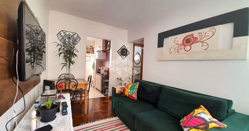 Apartamento 02 dormitórios, reformado, 1 vaga de garagem no bairro Passo D'areia, em Porto Alegre. Aceita financiamento.