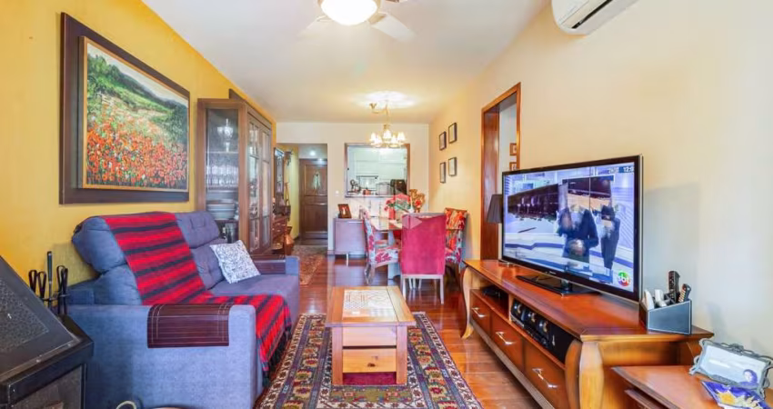Apartamento com sacada, churrasqueira e lareira no bairro Mont'serrat em Porto Alegre