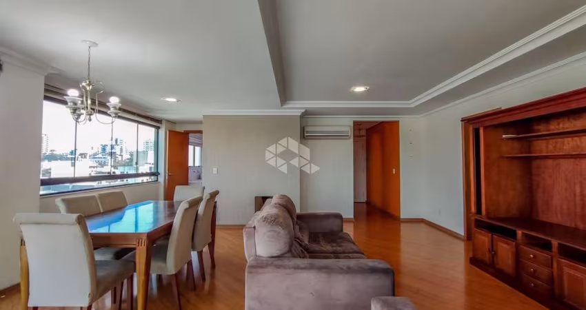 Apartamento 3 Dormitorios sendo 1 suite, 2 vagas de garagem no Bairro São João, em Porto Alegre