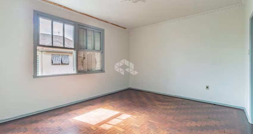 Apartamento amplo  de dois dormitórios no bairro Navegantes em Porto Alegre