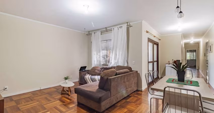 Apartamento todo reformado, com 3 dormitórios, vaga de garagem no Bairro São Geraldo, Porto Alegre