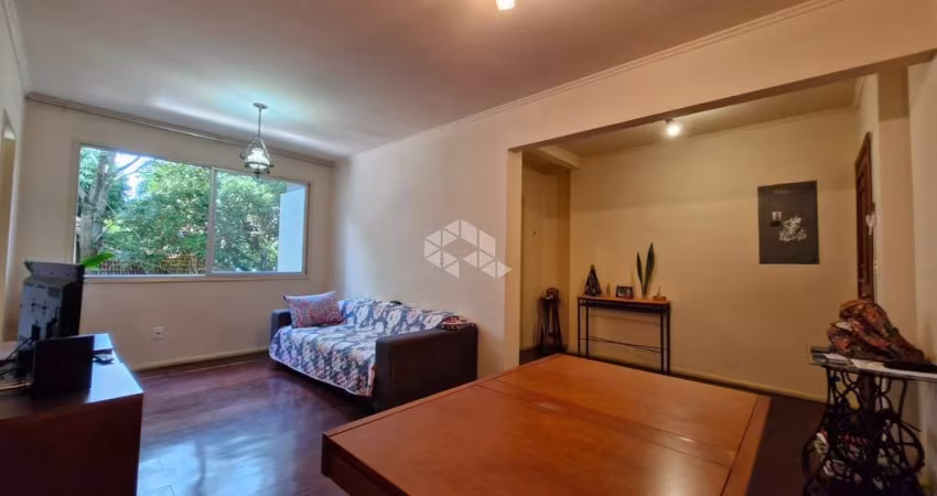 Apartamento à venda com 2 dormitórios 1 vaga de garagem no Bairro São João, em Porto Alegre.