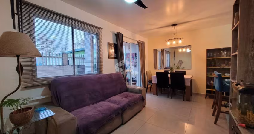 Apartamento de 3 dormitórios(1suíte), 2 banheiros, sacada, pátio privativo, 1 vaga de garagem.