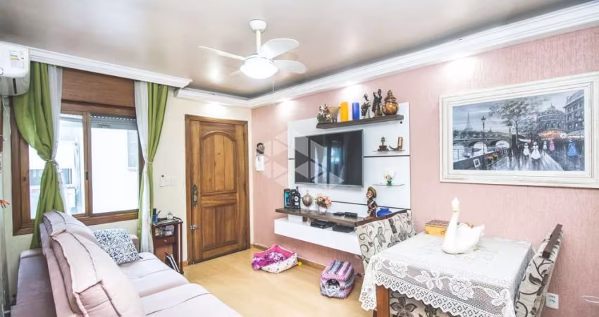 Apartamento de 3 dormitórios, reformado, estrutura completa de condomínio com churrasqueira,  no bairro Humaitá, em Porto Alegre.