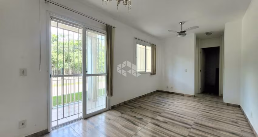 Apartamento 2 Dormitórios, 1 vaga de garagem com pátio no Bairro Humaitá, em Porto Alegre