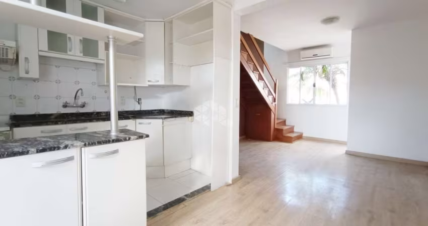 Casa em condominio de 2 dormitórios e 1 vaga de garagem, no bairro humaitá, em porto alegre.