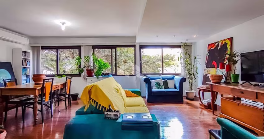 Apartamento 4 dormitórios, 144m² de área privativa, 1 vaga, em Porto Alegre.