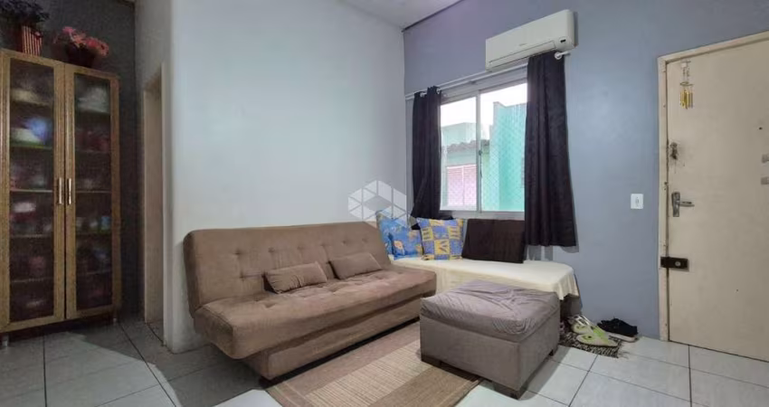 Apartamento de 1 dormitório e 1 vaga de garagem, no bairro Humaitá, em Porto Alegre.