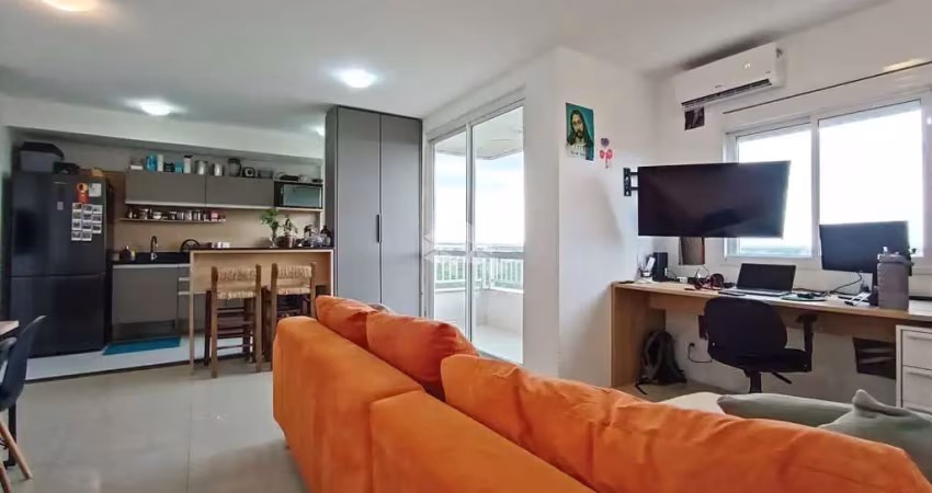 Apartamento 2 dormitorios, transformado em 1 com living estendido, sendo 1 suíte,  no bairrro humaita, em porto alegre