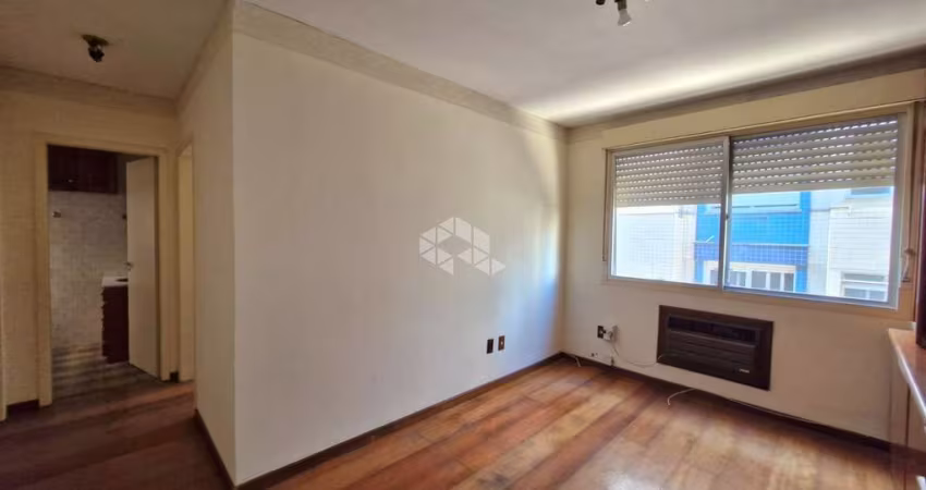 Apartamento 2 dormitórios, semimobiliado, 1 vaga de garagem no bairro Cristo Redentor, em Porto Alegre.