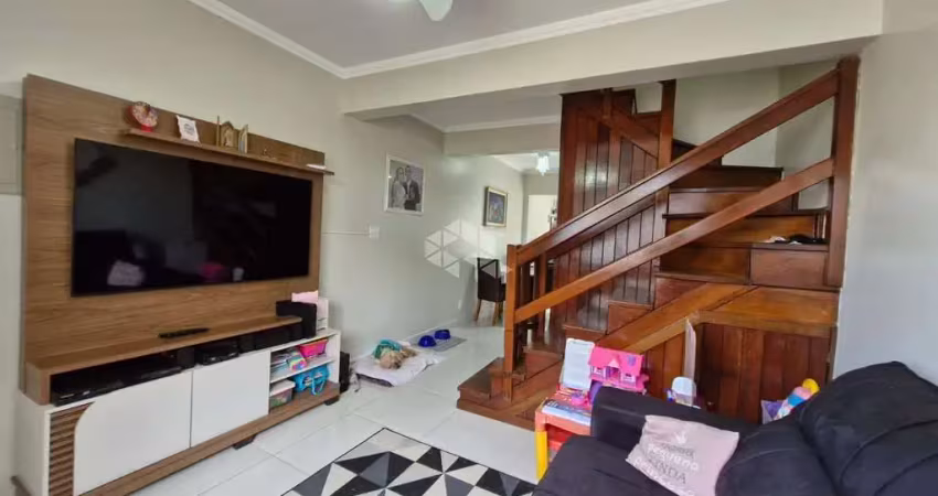 Casa em condomínio 2 dormitórios, semimobiliada,1 vaga de garagem, no bairro Humaitá
