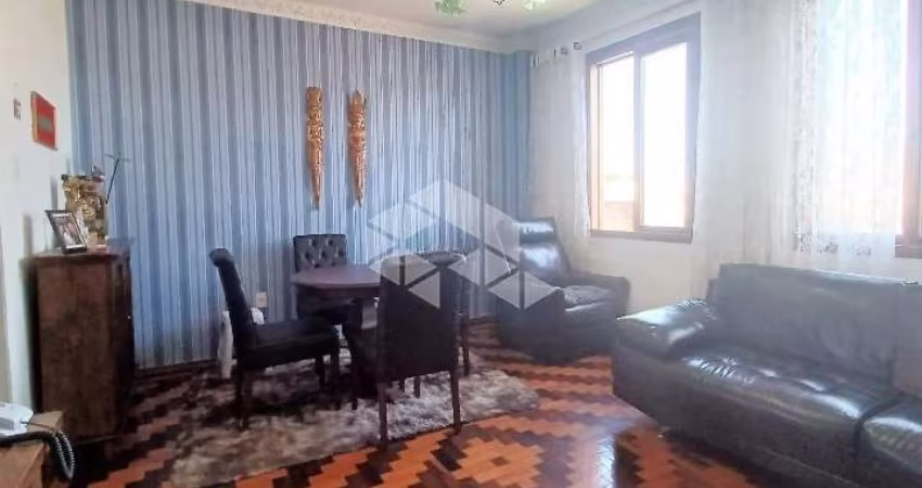 Apartamento de 2 dormitórios, no bairro São João, em Porto Alegre.